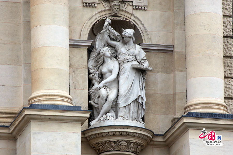 维也纳自然史博物馆：外墙雕塑
