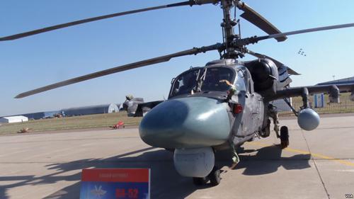 资料图：2015年莫斯科航展上展出的卡-52直升机。（美国之音电台网站）