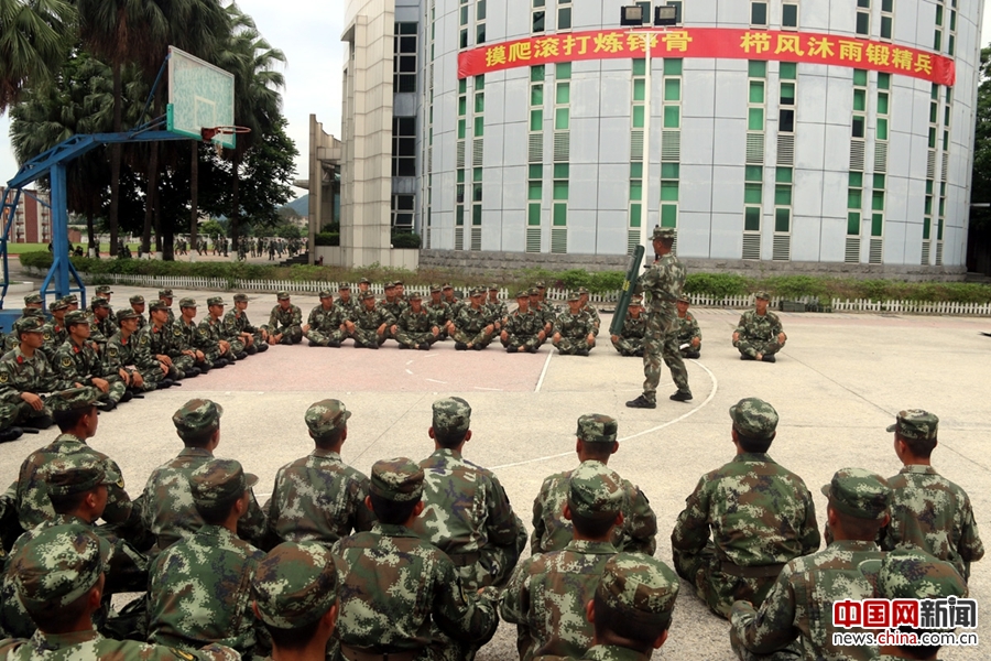 广东边防总队带兵骨干培训班训练警棍盾牌术