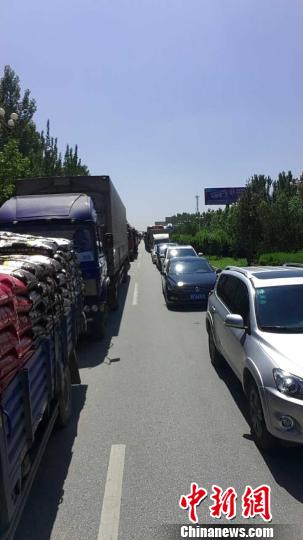 河北张石高速交通事故已致3死3重伤抢救工作正开展