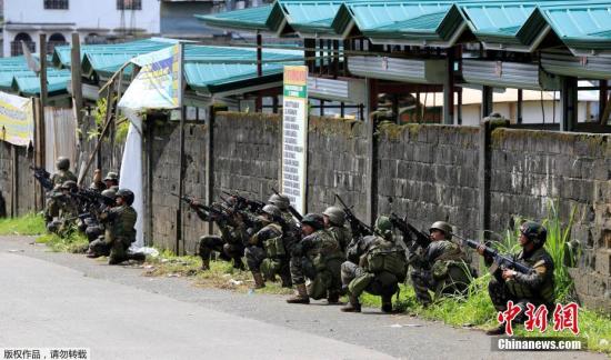 菲律宾军方在马拉维与武装分子交火。