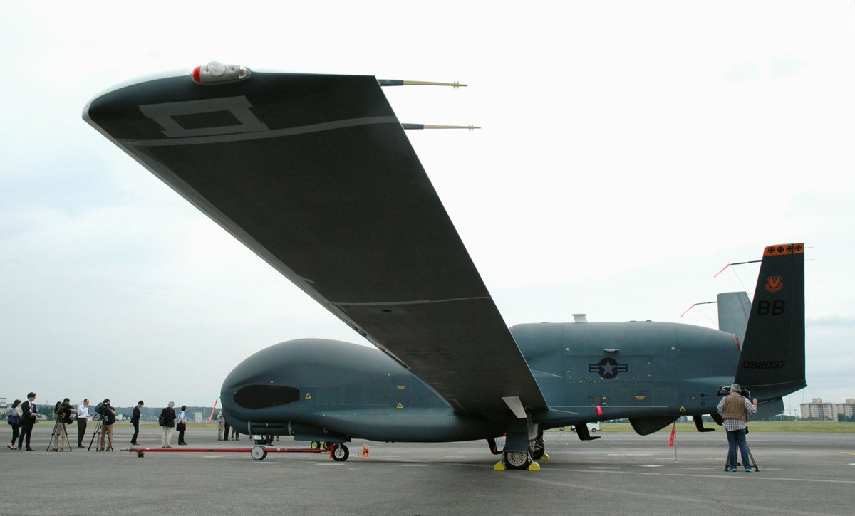 美军对外公开部署日本的4架全球鹰无人机