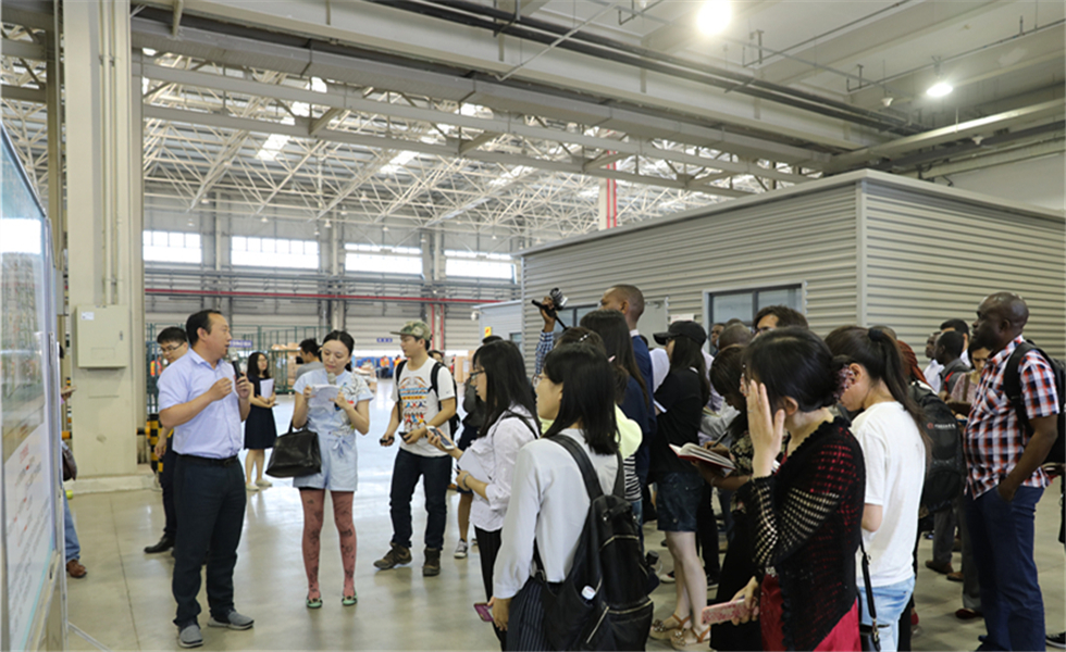参观天竺综保区国际快件中心跨境电商公共库