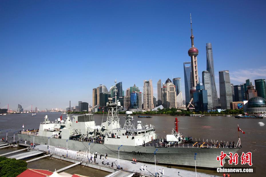 加拿大海军“渥太华”号护卫舰访问上海