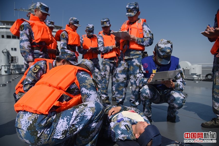 东海舰队与第二军医大学联合组织海上卫勤演练