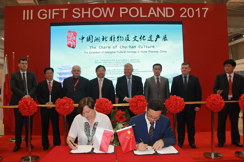 图为湖北省和波兰文化部门签署合作协议。 人民网记者 李增伟 摄