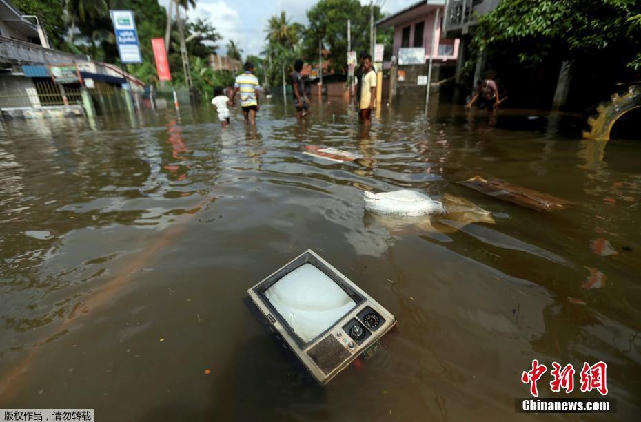 斯里兰卡洪灾致上百万人受灾 169人死亡