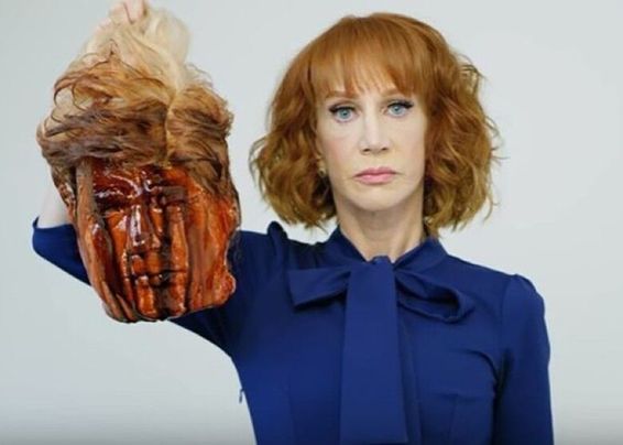 日前在一条推特上上传了一则手提"特朗普的血淋淋人头"的复制品的视频