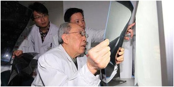 吴孟超:95岁仍站在手术台边的外科医生 吴孟超:95岁仍站在手术台边的外科医生