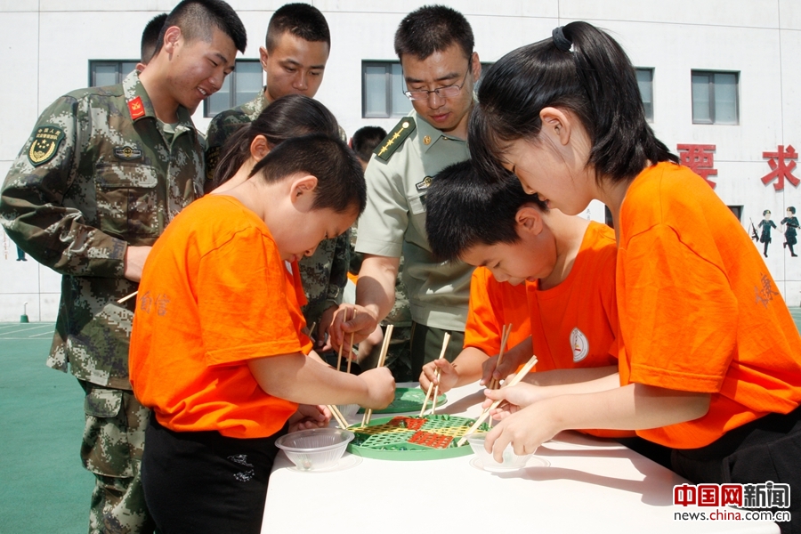 六一前夕百名儿童体验警营一日生活