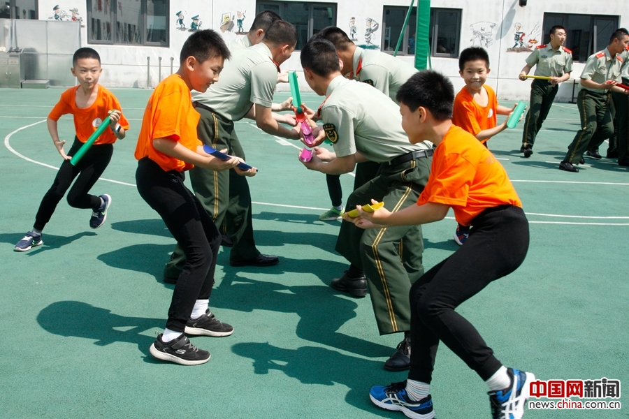 六一前夕百名儿童体验警营一日生活