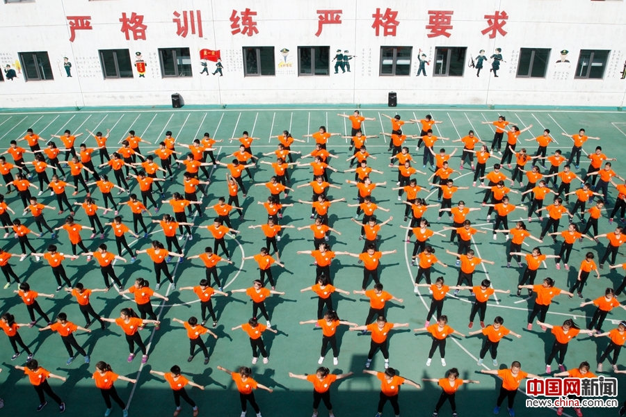 六一前夕百名儿童体验警营一日生活