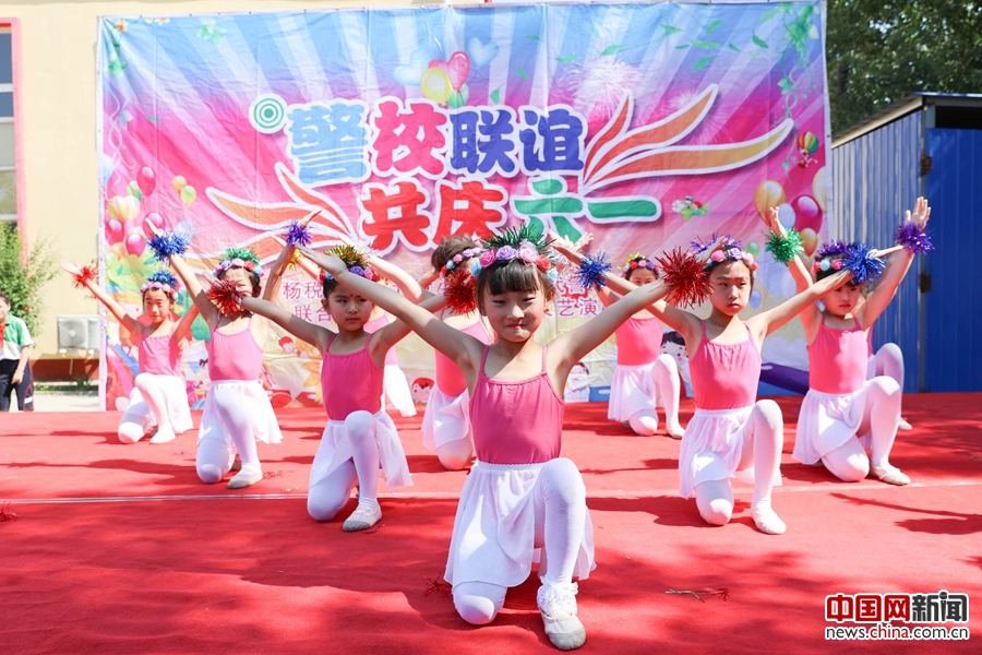 当红领巾碰上橄榄绿 警民“六一”共建笑开颜