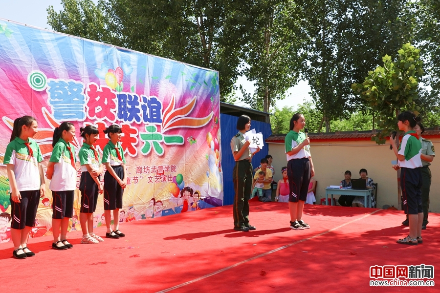 当红领巾碰上橄榄绿 警民“六一”共建笑开颜