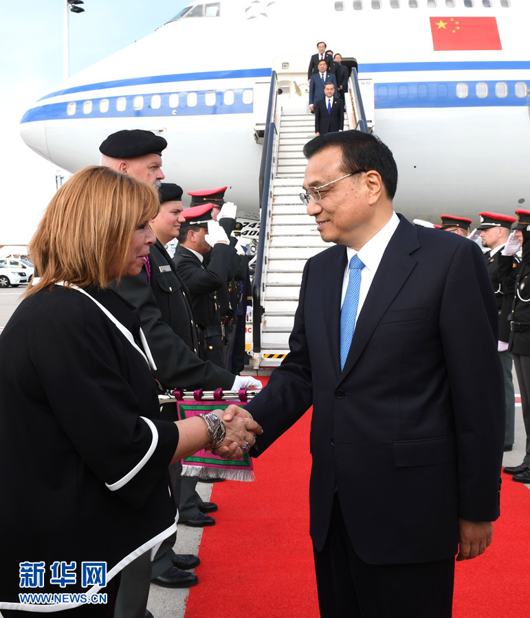当地时间6月1日晚，国务院总理李克强乘专机抵达布鲁塞尔国际机场，出席第十九次中国－欧盟领导人会晤，并对比利时进行正式访问。 新华社记者饶爱民 摄