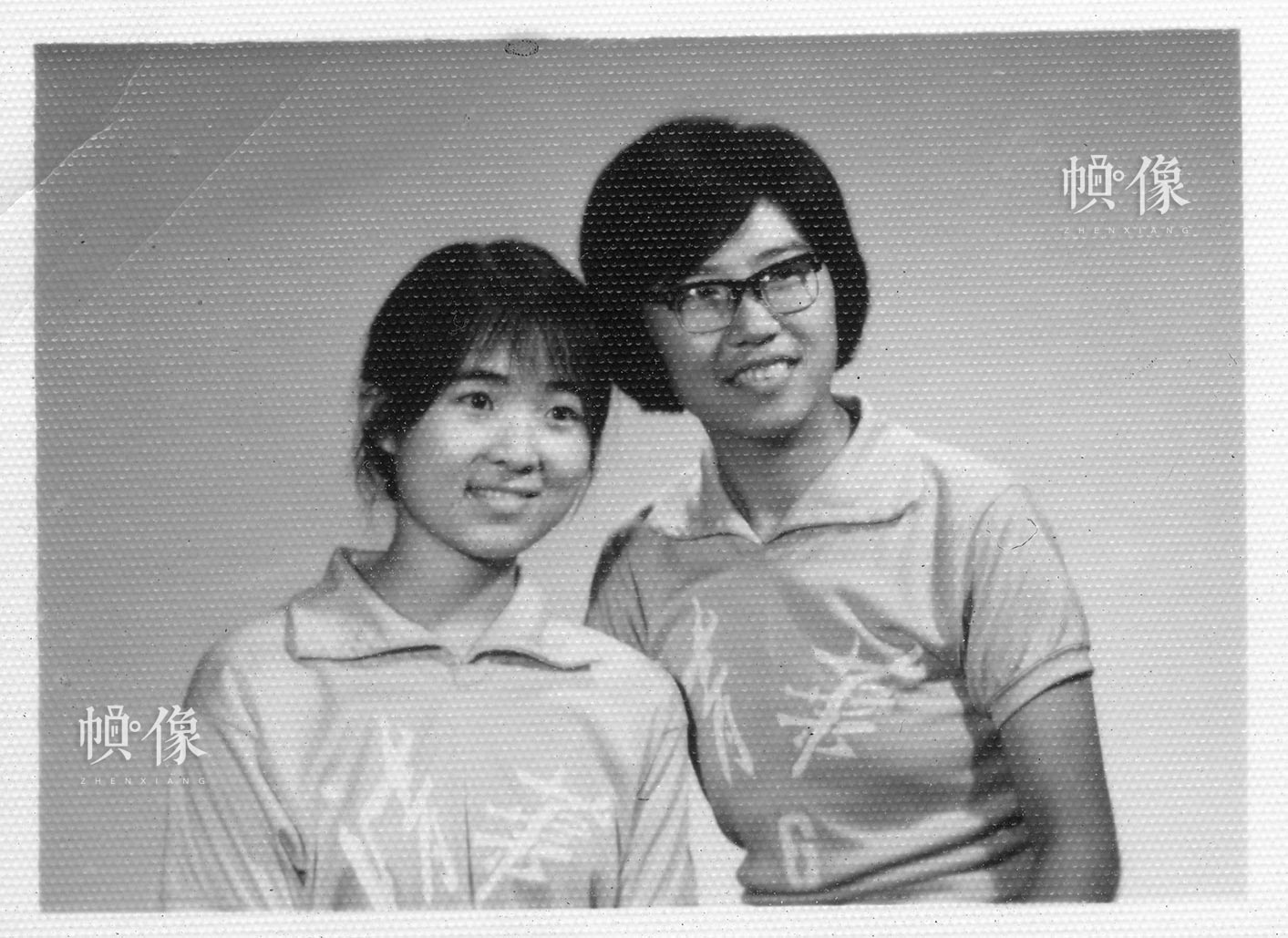 清華大學1977級自動化係學生韓景陽與排球隊同學合影。