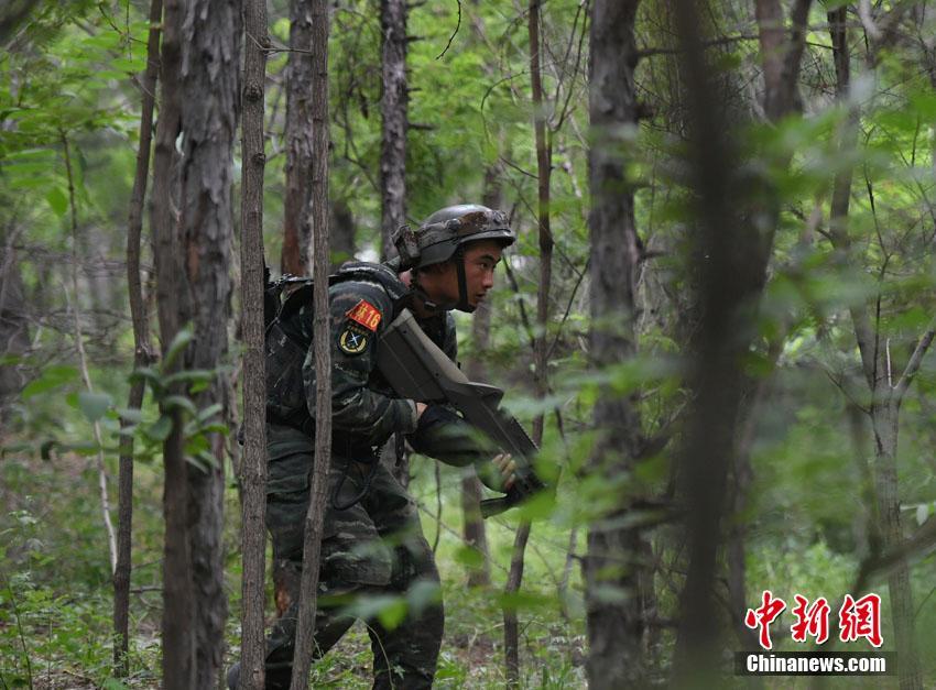 吉林武警特战队员野外拓展训练场面激烈军事中国网 6815