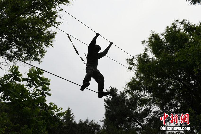 吉林武警特战队员野外拓展训练场面激烈军事中国网 4417