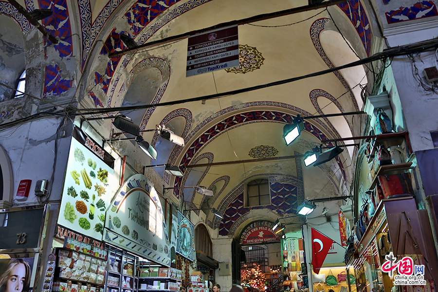 大巴扎覆盖在典型的土耳其式拱顶下