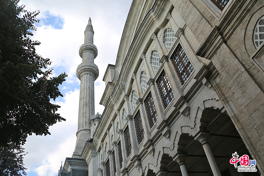 大巴扎的附属建筑清真寺