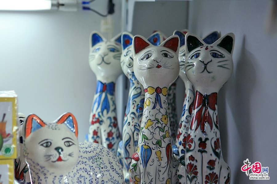 瓷器：猫造型的瓷器
