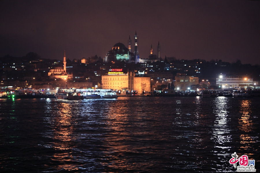 金角湾两岸是伊斯坦布尔著名的观光景点