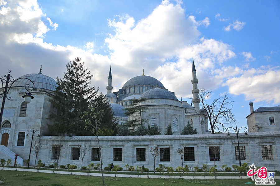 苏莱曼清真寺被誉为伊斯坦布尔最美的清真寺