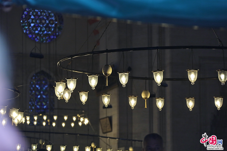 苏莱曼清真寺的照明灯