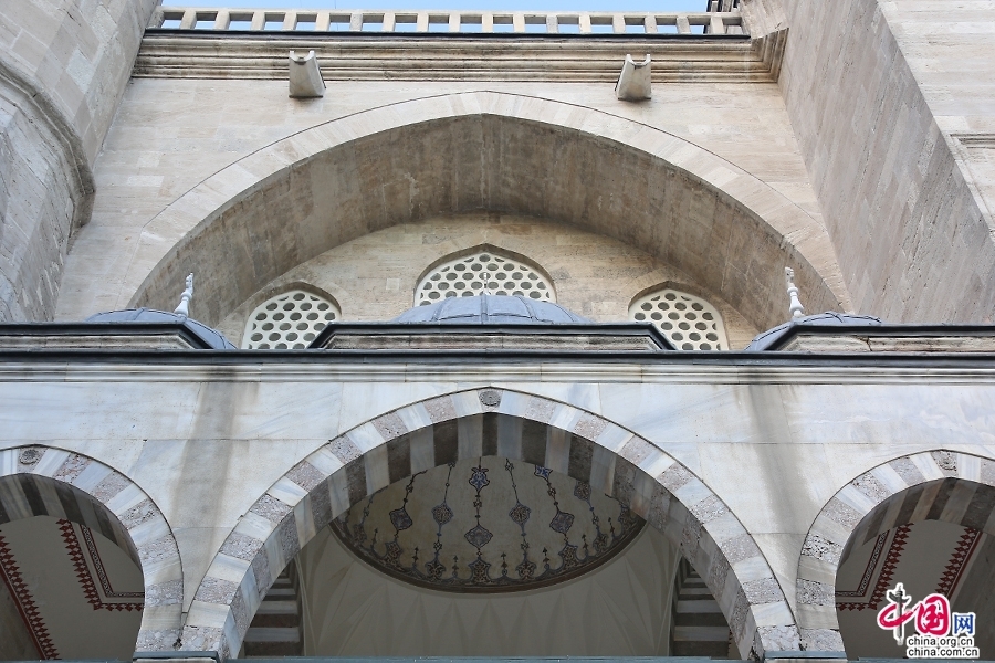 苏莱曼清真寺的尖拱