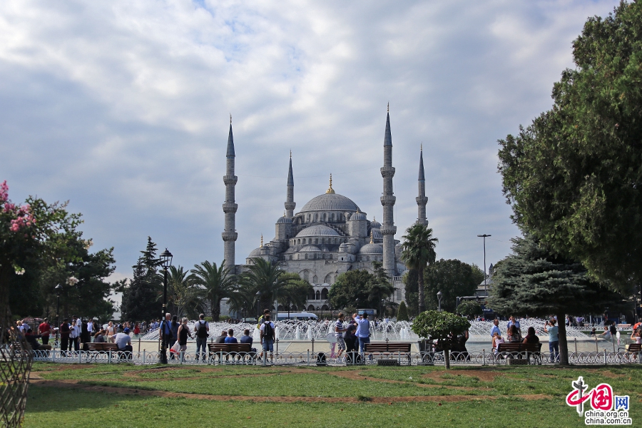 蓝色清真寺是奥斯曼帝国建筑和艺术的辉煌杰作