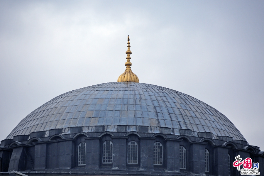 蓝色清真寺大穹顶直径达27.5米
