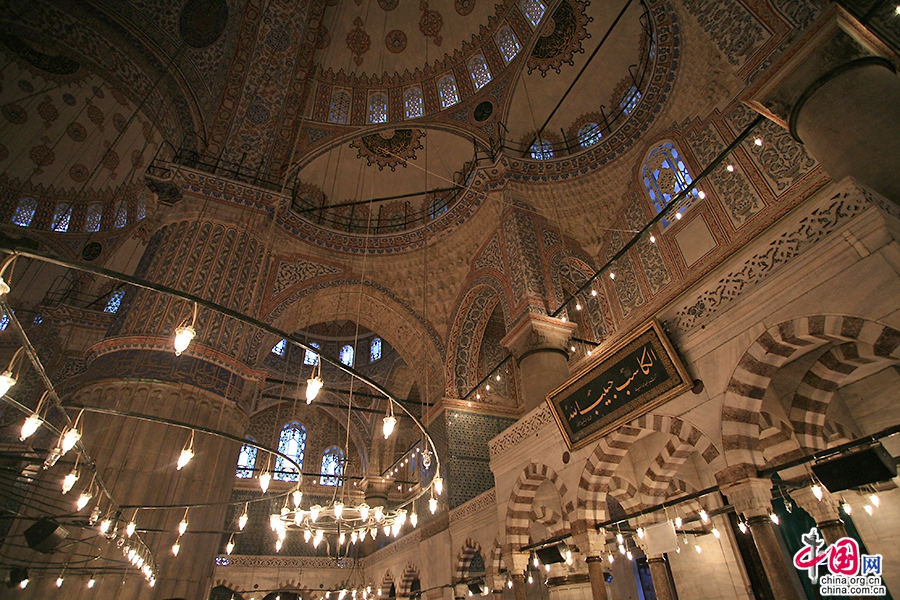 蓝色清真寺装饰有众多阿拉伯书法艺术作品