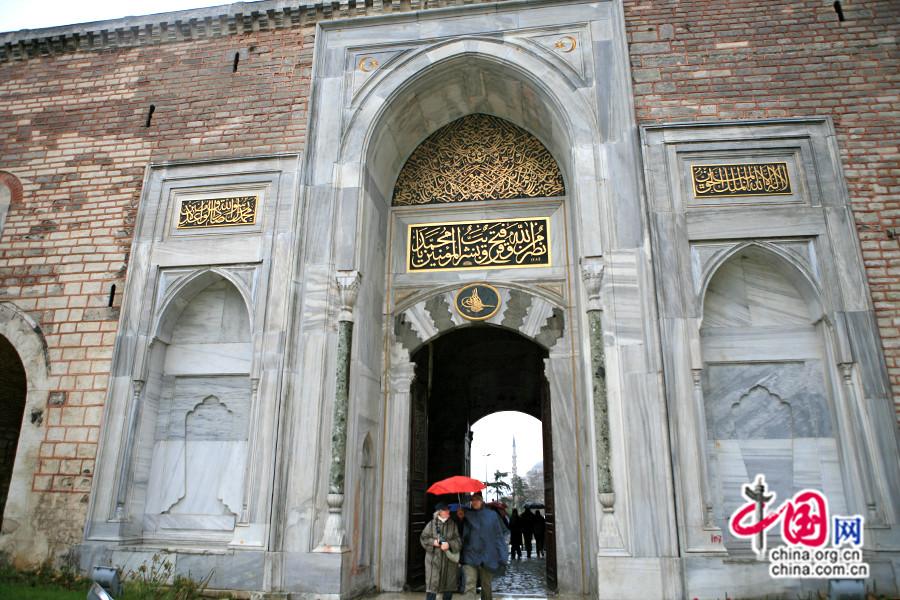 皇室之门正对着蓝色清真寺