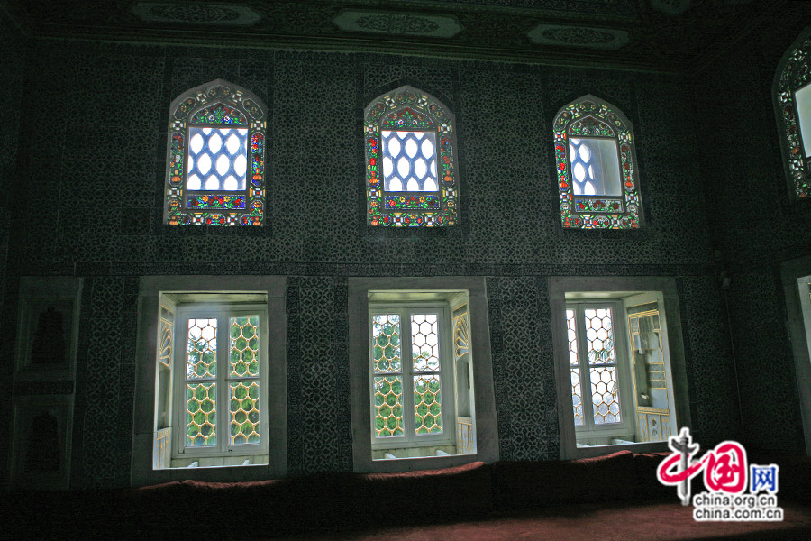 巴格达亭的彩色玻璃窗
