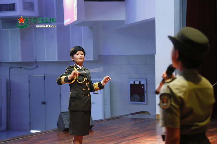 女演员当了男主角:驻香港部队女兵如何逆袭( 1 / 3 )