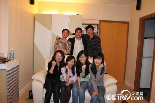 吴苏与香港科技大学的同学们。（右一）现在是他的妻子。