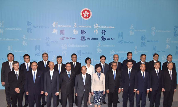 香港特别行政区第五届政府主要官员首次全体亮相