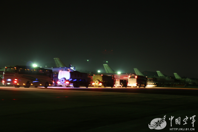 保障车辆再次进入，进行飞行后的维护工作。