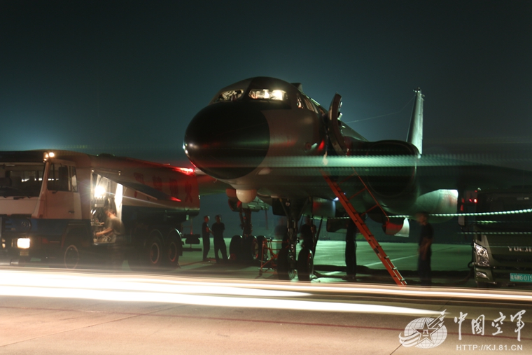 任务结束，战鹰停放在停机坪。