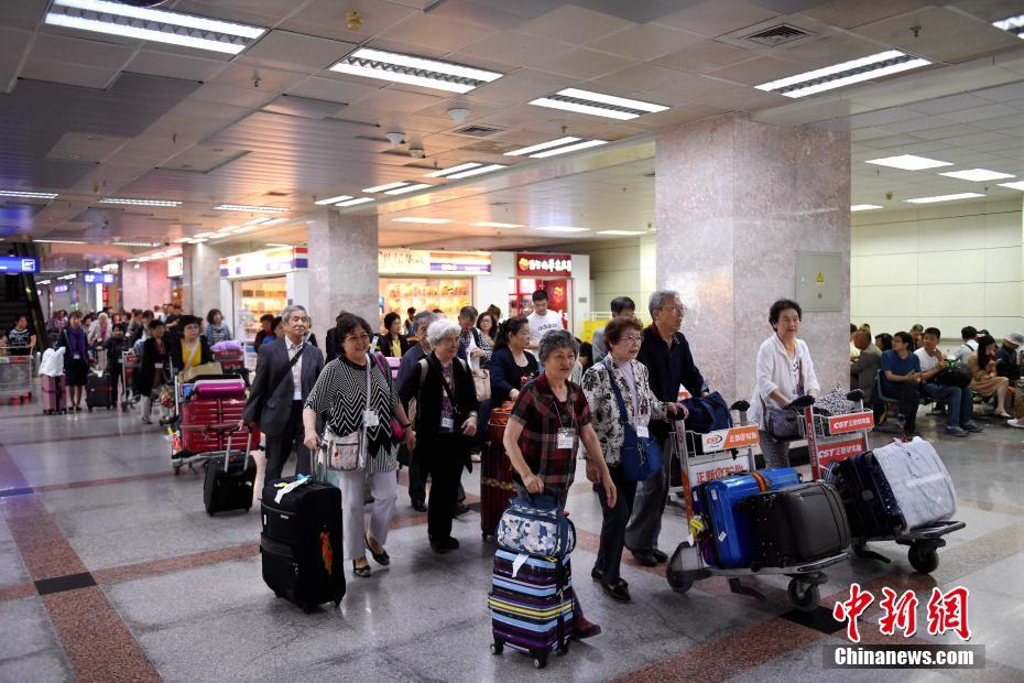 日本最大规模遗孤代表团赴华感恩中国养父母