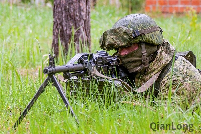 俄罗斯侦察兵比赛先在夜间跑30千米613