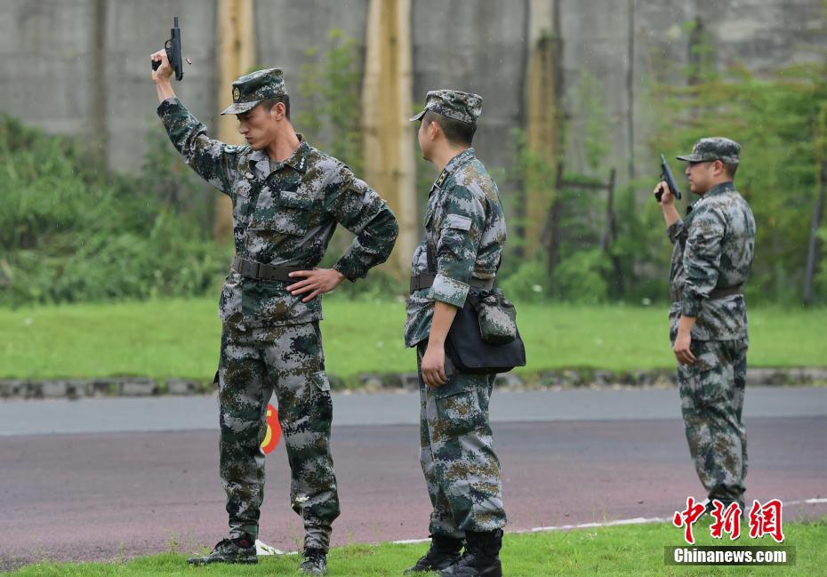 手枪射击比武现场。