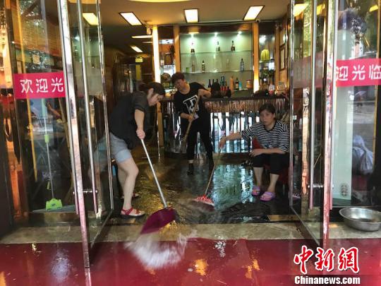 浙江遭暴雨侵袭钱塘江流域暴发建国后第二大洪水