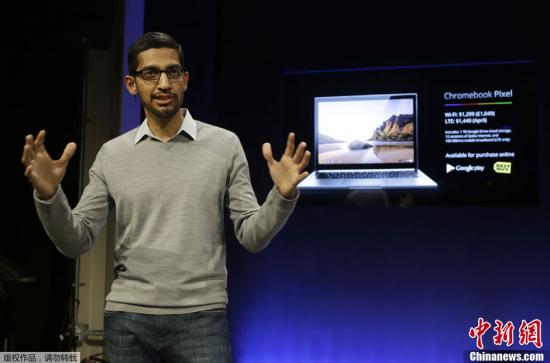 当地时间2月21日，美国旧金山，Google宣布推出首款触摸屏版Chromebook笔记本电脑。据悉，这款产品被命名为“Pixel”，采用Chrome操作系统，装备英特尔Sandy Bridge处理器，支持4G LTE连接，配有高清屏幕，旨在挑战苹果的Retina显示屏。图为谷歌Chrome高级副总裁桑达尔·皮猜在发布现场进行讲演。
