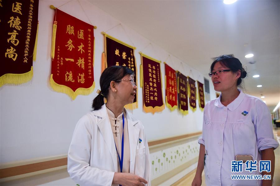 （香港回归二十周年·图片故事）（11）两座城，一颗心——香港医生的深港故事