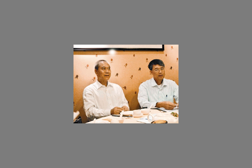 “香港再出发宣言”发起人刘乃强（左一）和王卓祺