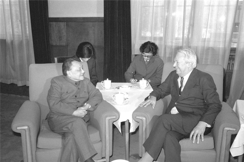 邓小平与英国前首相爱德华•希思会谈