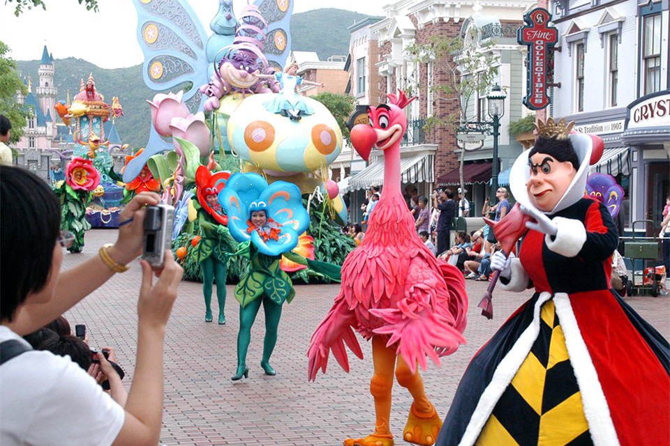 香港迪士尼乐园举行巡游表演