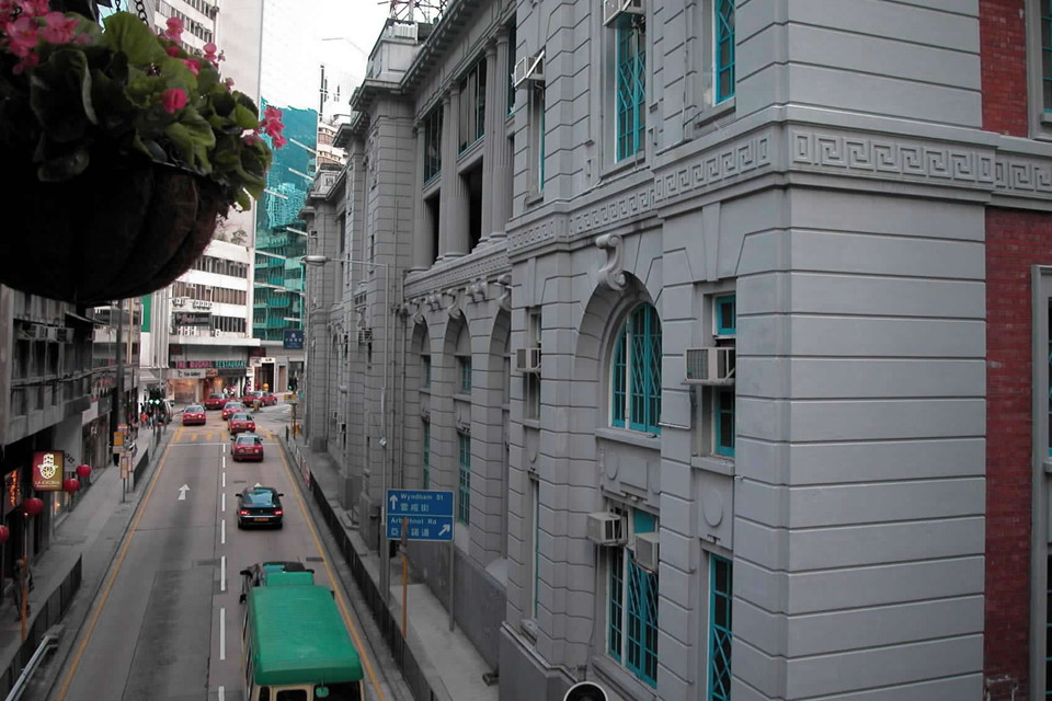 坐落于荷里活道的香港警署旧址，这座建于1919年的建筑物被列为法定古迹