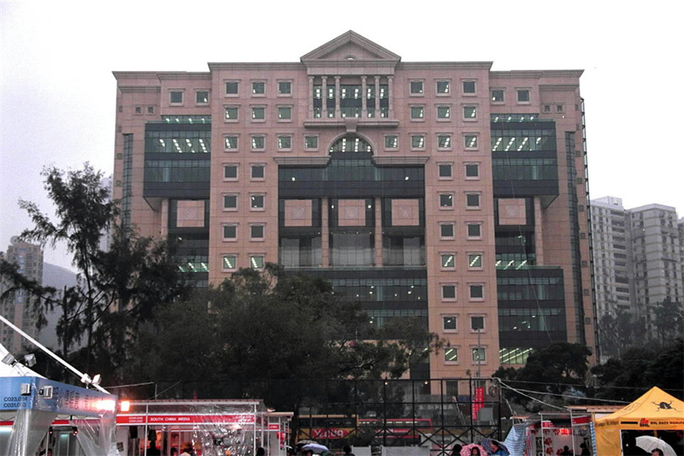 1999年12月22日，香港中央图书馆在铜锣湾举行落成仪式。图为香港中央图书馆外貌